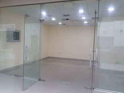 Tirane, jap me qera dyqan Kati 0, 55 m² 1.000 € (Rruga Janos Hunyadi)