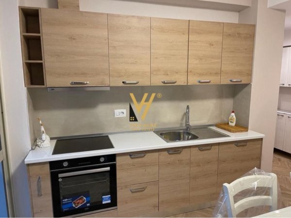 Tirane, jepet me qera apartament 2+1+Ballkon Kati 2, 120 m² 750 € (MOZAIKU)