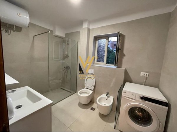 Tirane, jepet me qera apartament 2+1+Ballkon Kati 2, 120 m² 750 € (MOZAIKU)