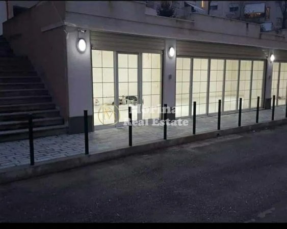 Tirane, jepet me qera ambjent biznesi Kati 0, 100 m² 700 € (Rruga Peti)