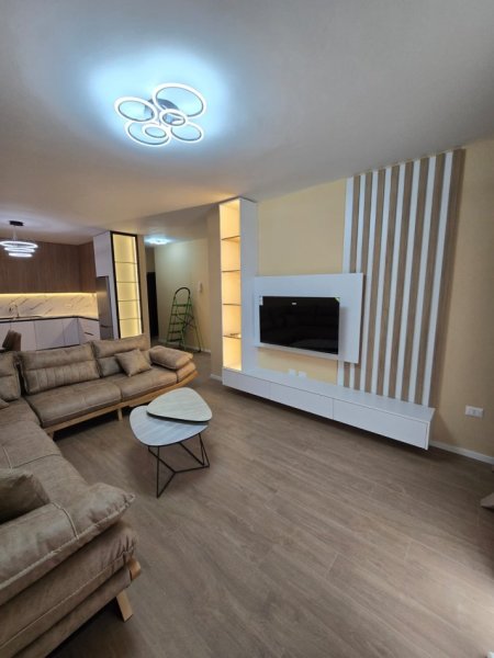 Tirane, jepet me qera apartament 2+1 , 120 m² 1.200 € 