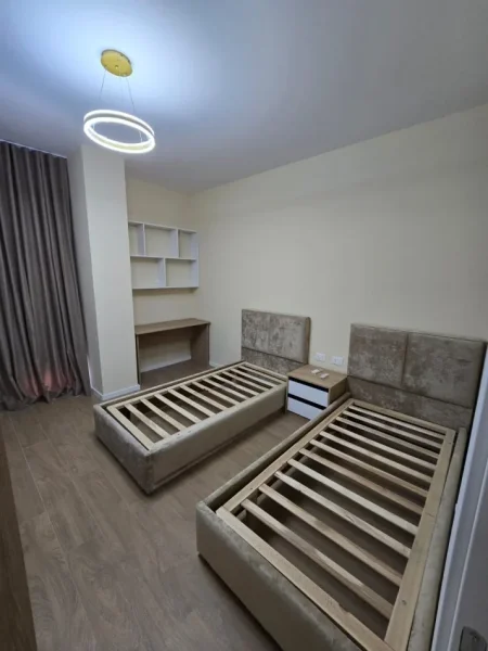 Tirane, jepet me qera apartament 2+1 , 120 m² 1.200 € 