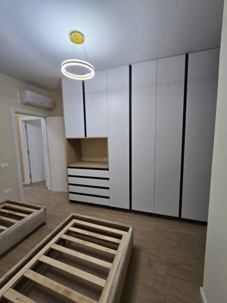 Tirane, jepet me qera apartament 2+1 , 120 m² 1.200 € 