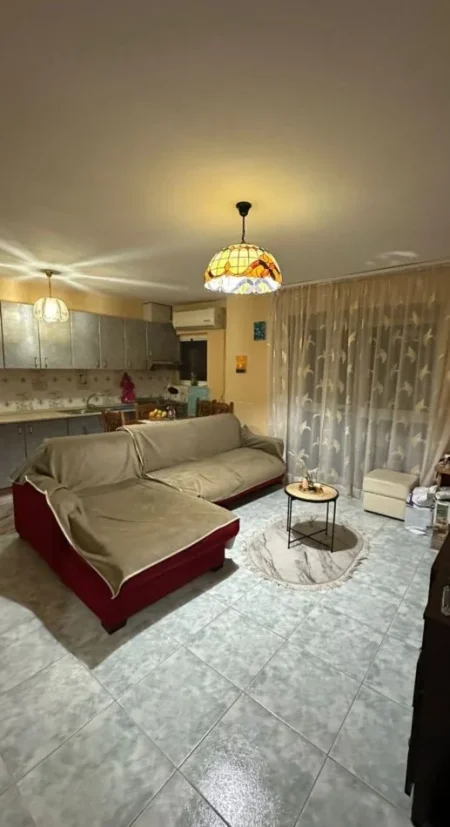 Tirane, jepet me qera apartament 1+1 Kati 2, 55 m² 40.000 Leke (Hoxha Tahsim)