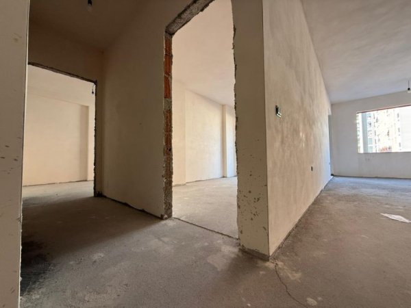 Tirane, shitet apartament 2+1+Aneks+Ballkon Kati 5, 124 m² 186.600 € 