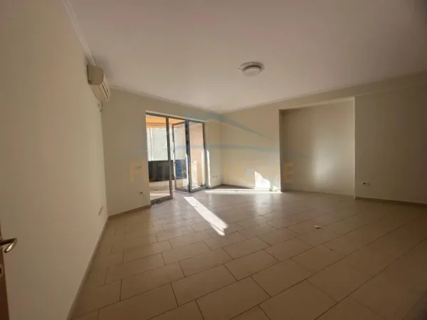 Tirane, jepet me qera zyre Kati 5, 109 m² 800 € (9-Kateshet , Qender)