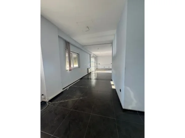 Tirane, jepet me qera zyre Kati 2, 377 m² 5.000 € (Bulevardi Gjergj Fishta)