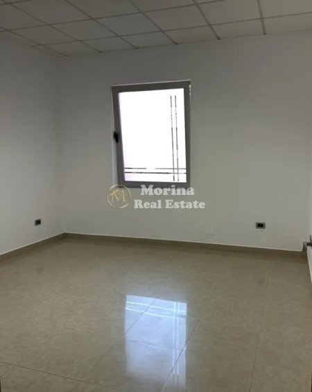 Tirane, jepet me qera ambjent biznesi Kati 2, 100 m² 1.000 € (Blloku)