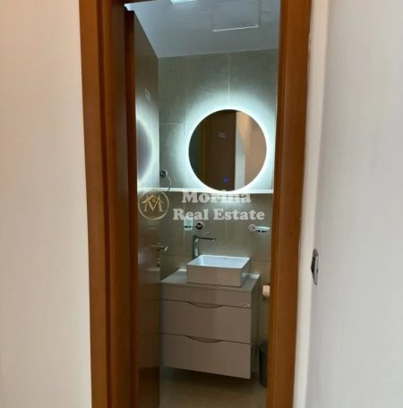 Tirane, jepet me qera ambjent biznesi Kati 2, 100 m² 1.000 € (Blloku)