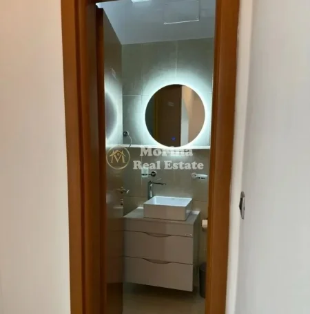 Tirane, jepet me qera ambjent biznesi Kati 2, 100 m² 1.000 € (Blloku)