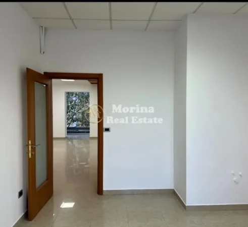 Tirane, jepet me qera ambjent biznesi Kati 2, 100 m² 1.000 € (Blloku)
