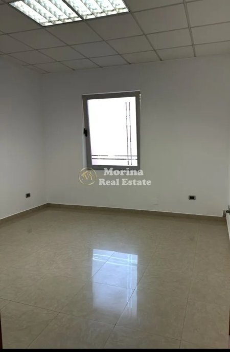 Tirane, jepet me qera ambjent biznesi Kati 2, 100 m² 1.000 € (Blloku)
