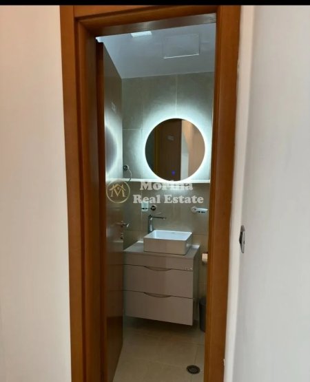 Tirane, jepet me qera ambjent biznesi Kati 2, 100 m² 1.000 € (Blloku)