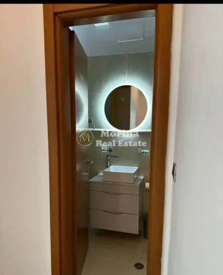 Tirane, jepet me qera ambjent biznesi Kati 2, 100 m² 1.000 € (Blloku)