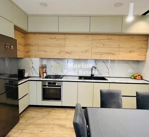 Tirane, shitet apartament 1+1 Kati 5, 72 m² 196.000 € (Zogu i Zi)
