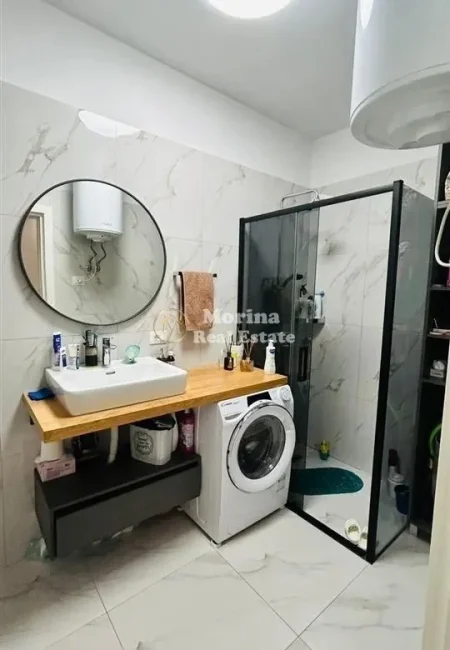 Tirane, shitet apartament 1+1 Kati 5, 72 m² 196.000 € (Zogu i Zi)