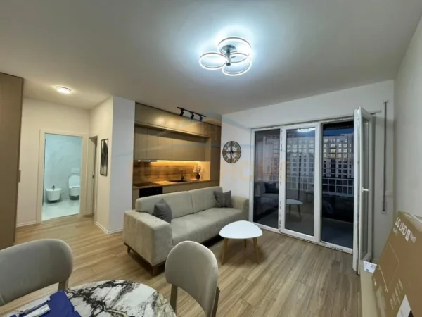 Tirane, jepet me qera apartament 1+1+Ballkon Kati 5, 57 m² 600 € (Rruga Jordan Misja)