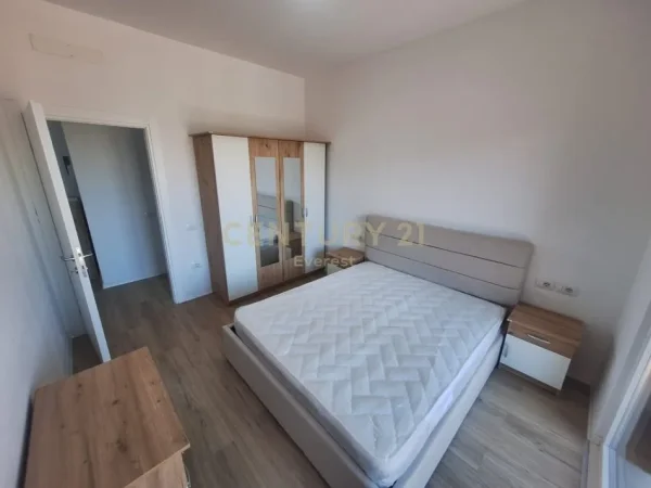 Tirane, jepet me qera apartament 1+1+Ballkon Kati 10, 70 m² 500 € (selite)