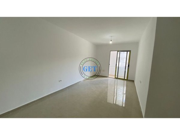 Durres, jepet me qera apartament 3+1 Kati 2, 96 m² 300 € 