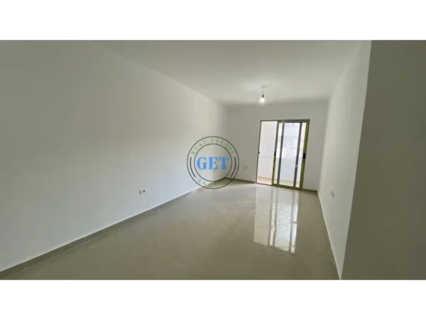 Durres, jepet me qera apartament 3+1 Kati 2, 96 m² 300 € 