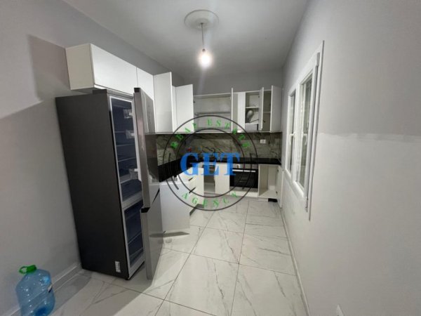 Durres, jepet me qera apartament 2+1 Kati 2, 98 m² 250 € 