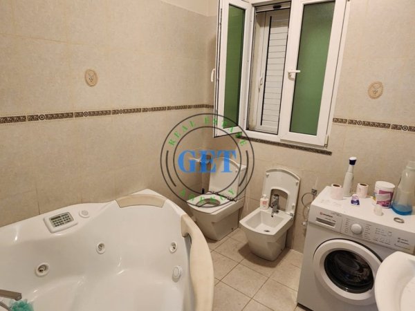 Durres, jepet me qera Vile 3 Katshe , 300 m² 1.000 € 