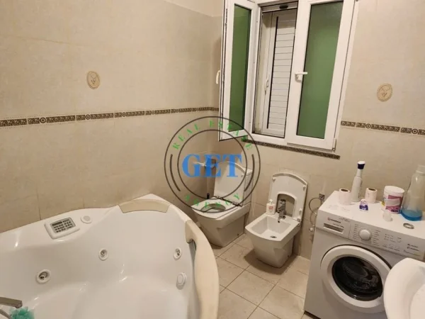 Durres, jepet me qera Vile 3 Katshe , 300 m² 1.000 € 