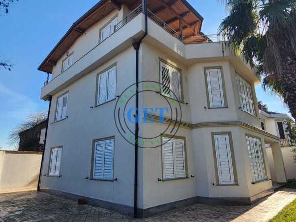 Durres, jepet me qera Vile 3 Katshe , 300 m² 1.000 € 