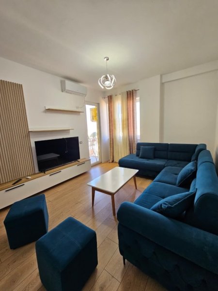 Tirane, jepet me qera apartament 1+1+Ballkon Kati 9, 70 m² 500 € (Grand Galeri)