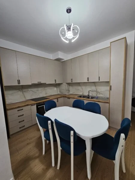 Tirane, jepet me qera apartament 1+1+Ballkon Kati 9, 70 m² 500 € (Grand Galeri)