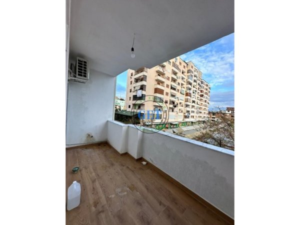Durres, jepet me qera ambjent biznesi Kati 3, 85 m² 550 € 