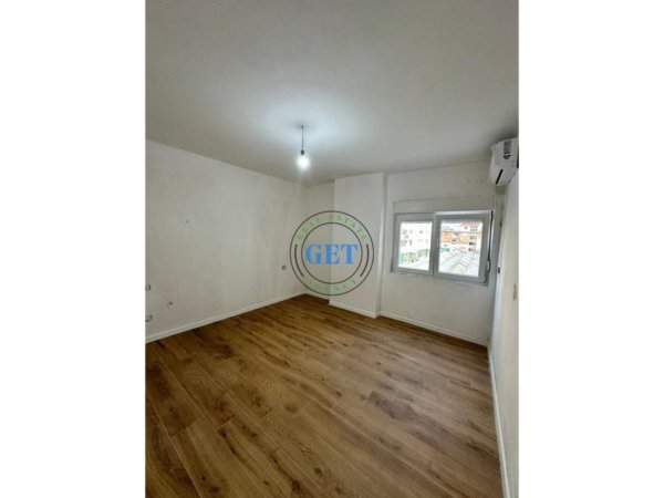 Durres, jepet me qera ambjent biznesi Kati 3, 85 m² 550 € 