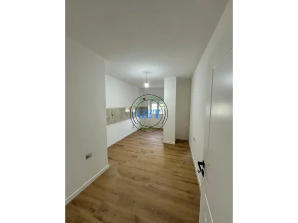 Durres, jepet me qera ambjent biznesi Kati 3, 85 m² 550 € 