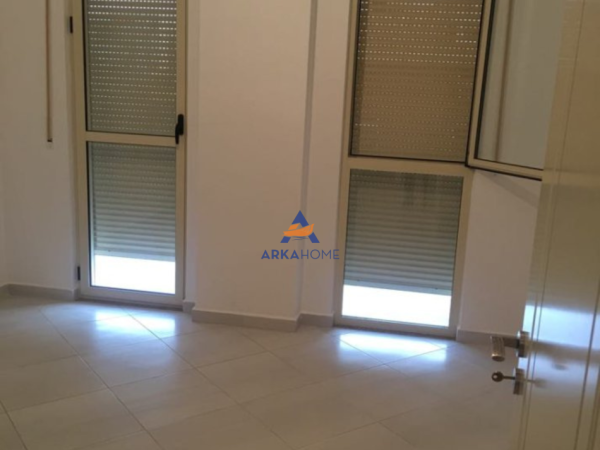Tirane, jepet me qera apartament 2+1+Ballkon Kati 3, 96 m² 600 € 
