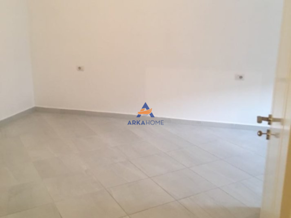 Tirane, jepet me qera apartament 2+1+Ballkon Kati 3, 96 m² 600 € 