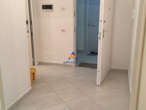 Tirane, jepet me qera apartament 2+1+Ballkon Kati 3, 96 m² 600 € 