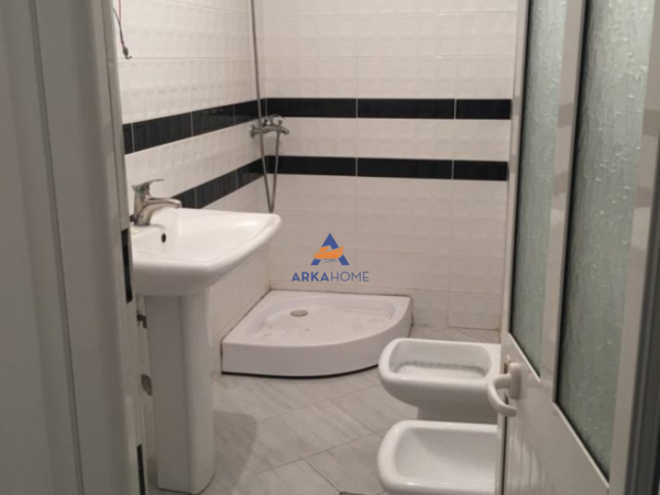 Tirane, jepet me qera apartament 2+1+Ballkon Kati 3, 96 m² 600 € 