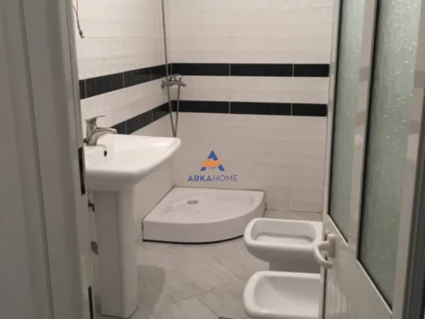 Tirane, jepet me qera apartament 2+1+Ballkon Kati 3, 96 m² 600 € 
