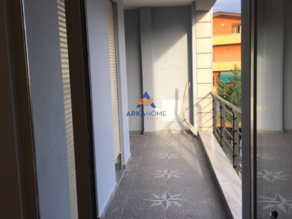 Tirane, jepet me qera apartament 2+1+Ballkon Kati 3, 96 m² 600 € 