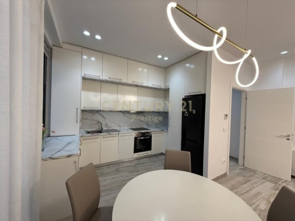 Tirane, jepet me qera apartament 2+1 Kati 4, 118 m² 1.500 € (Park Gate)