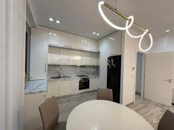 Tirane, jepet me qera apartament 2+1 Kati 4, 118 m² 1.500 € (Park Gate)