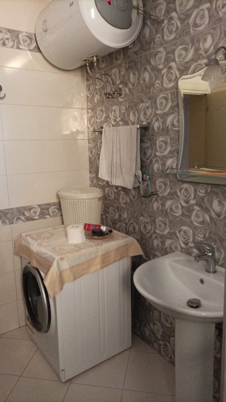 Tirane, jepet me qera apartament 2+1+Aneks+Ballkon Kati 6, 95 m² 700 € 