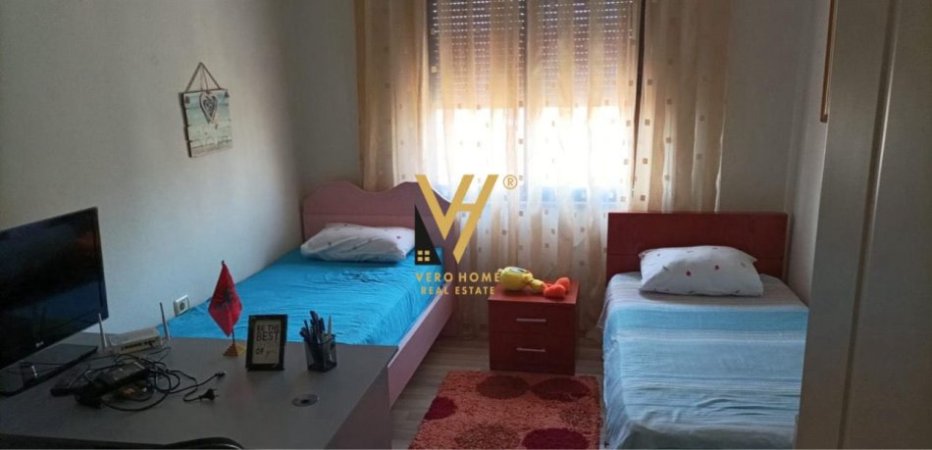 Tirane, jepet me qera apartament 2+1+Ballkon Kati 7, 80 m² 700 € (ISH FUSHA E AVIACIONIT)
