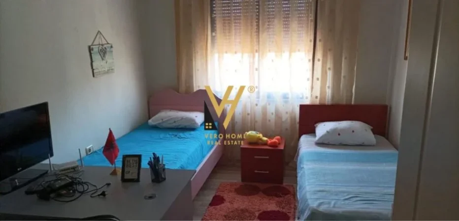 Tirane, jepet me qera apartament 2+1+Ballkon Kati 7, 80 m² 700 € (ISH FUSHA E AVIACIONIT)