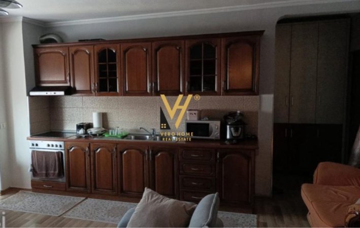 Tirane, jepet me qera apartament 2+1+Ballkon Kati 7, 80 m² 700 € (ISH FUSHA E AVIACIONIT)