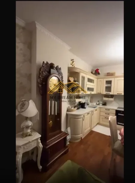 Durres, jepet me qera apartament 2+1 Kati 2, 800 € (vollga)