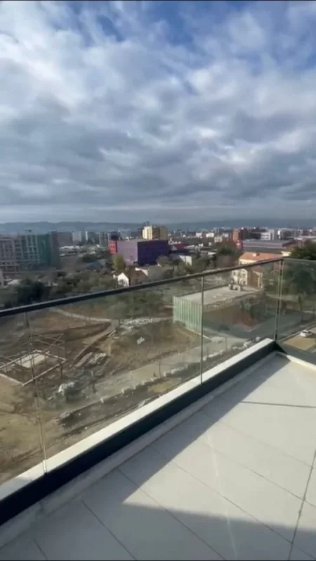 Tirane, jepet me qera apartament 2+1+Ballkon Kati 6, 95 m² 800 € (Pallati i ish Hotel Molla)