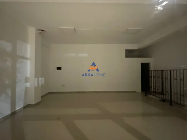 Tirane, jepet me qera ambjent biznesi Kati 0, 220 m² 2.289 € 