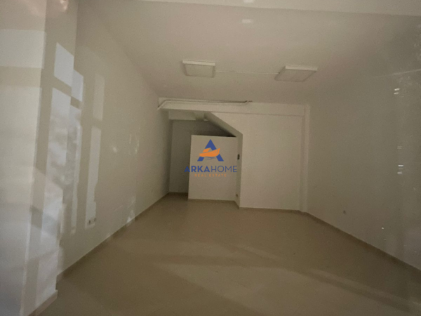 Tirane, jepet me qera ambjent biznesi Kati 0, 220 m² 2.289 € 