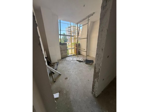 Tirane, shitet apartament 2+1+Ballkon Kati 2, 115 m² 401.800 € (Stadiumi Air Albania)